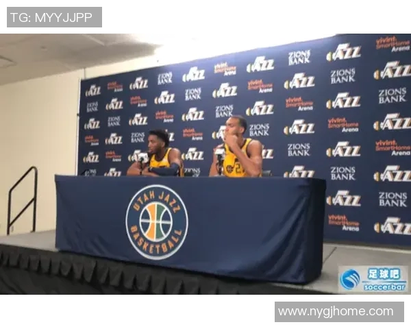 戈贝尔与足球明星同框合影展现跨界友谊与运动魅力 戈贝尔与足球明星同框合影展现跨界友谊与运动魅力