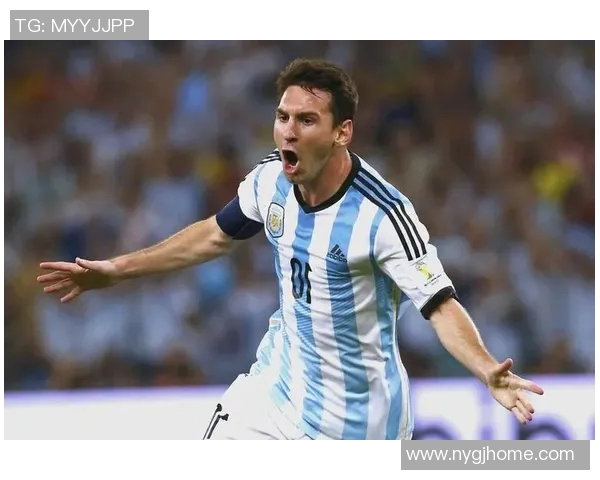 当足球明星遇上爱情的奇迹：他在绿茵场上的荣耀与心动瞬间